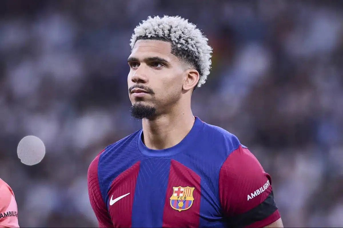 أراوخو يثير الجدل داخل برشلونة بعد طرده أمام تشيلسي