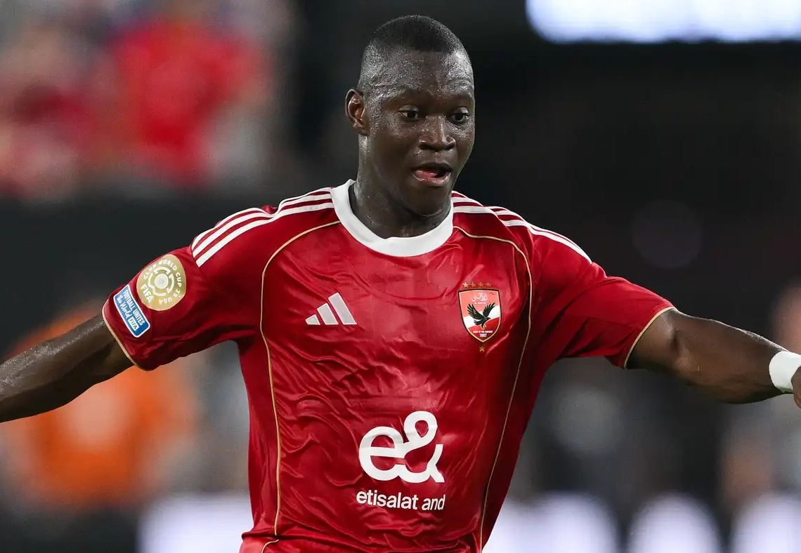 الأهلي يعقد جلسة مع أليو ديانج لبحث تجديد العقد