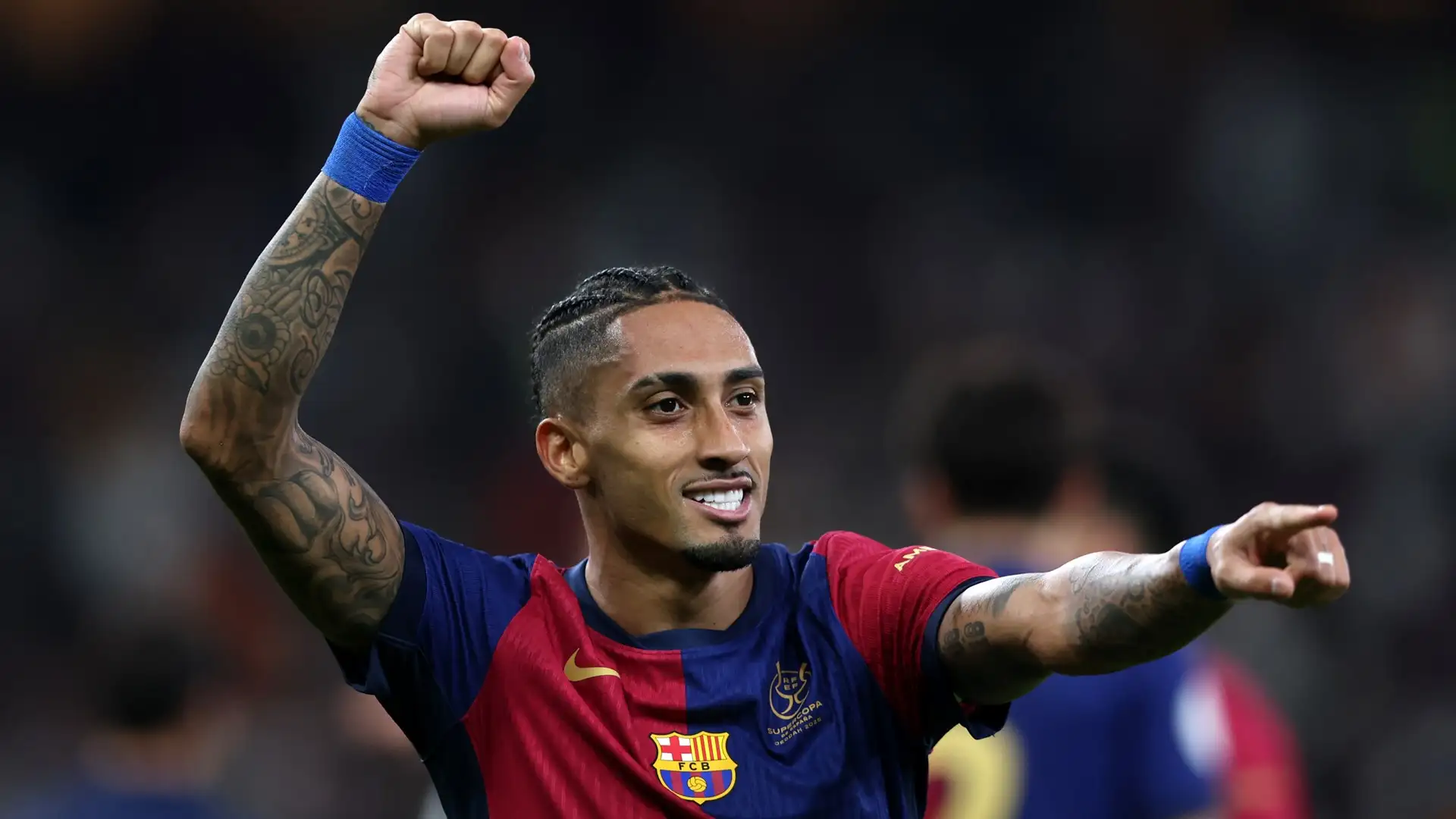 رافينيا يوضح حديثه مع هانسي فليك بعد الفوز على ألافيس