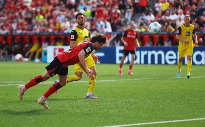 بوروسيا دورتموند يتفوق على باير ليفركوزن 2-1 في قمة الجولة الثانية عشرة