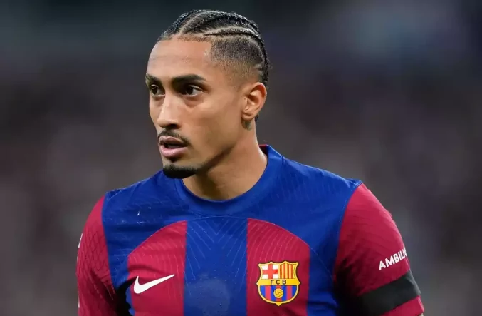 رافينيا يظهر قيادة استثنائية داخل الملعب ويضبط إيقاع برشلونة