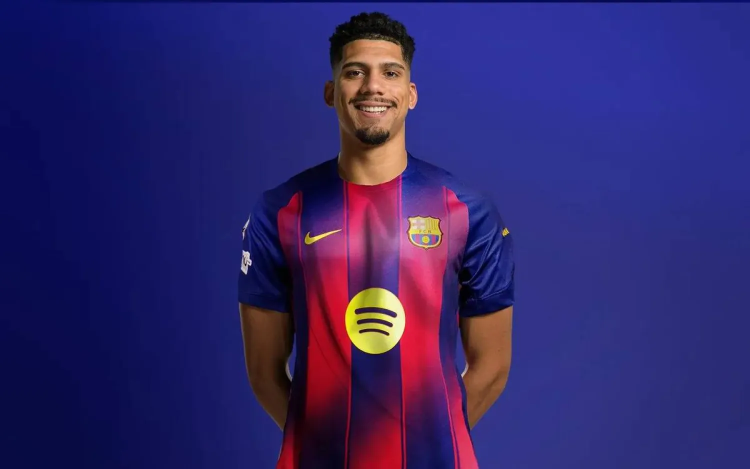 برشلونة يدعو جماهيره لدعم أراوخو بعد موسم صعب