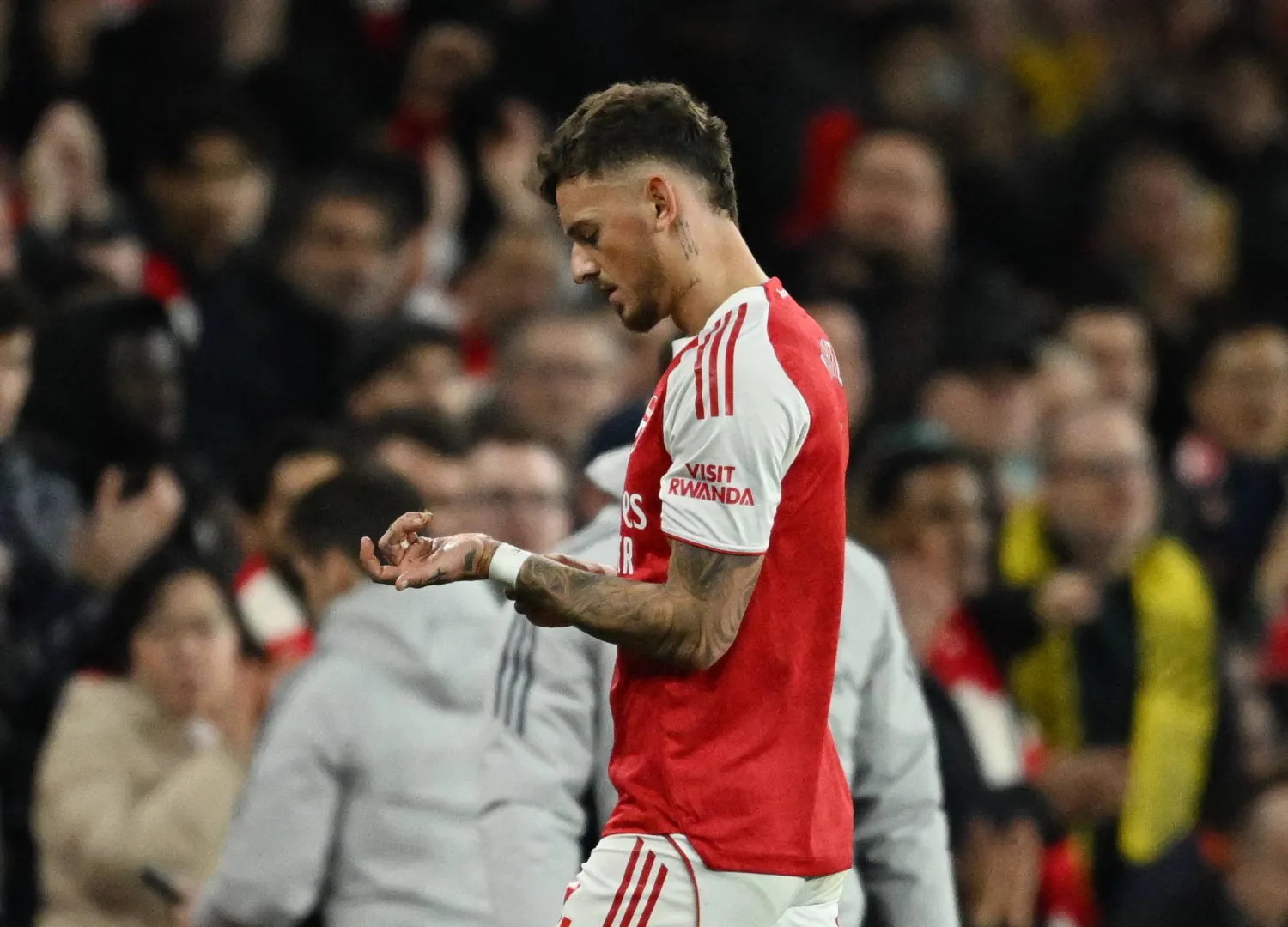 بن وايت يغيب عن أرسنال لمدة شهر بسبب إصابة في العضلة الخلفية