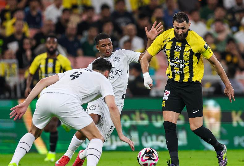 الاتحاد في اختبار صعب أمام الشباب لاستعادة التوازن في الدوري السعودي