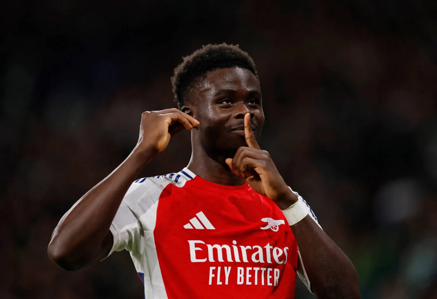 أرسنال يجهز أكبر عقد في تاريخه لتحصين بوكايو ساكا