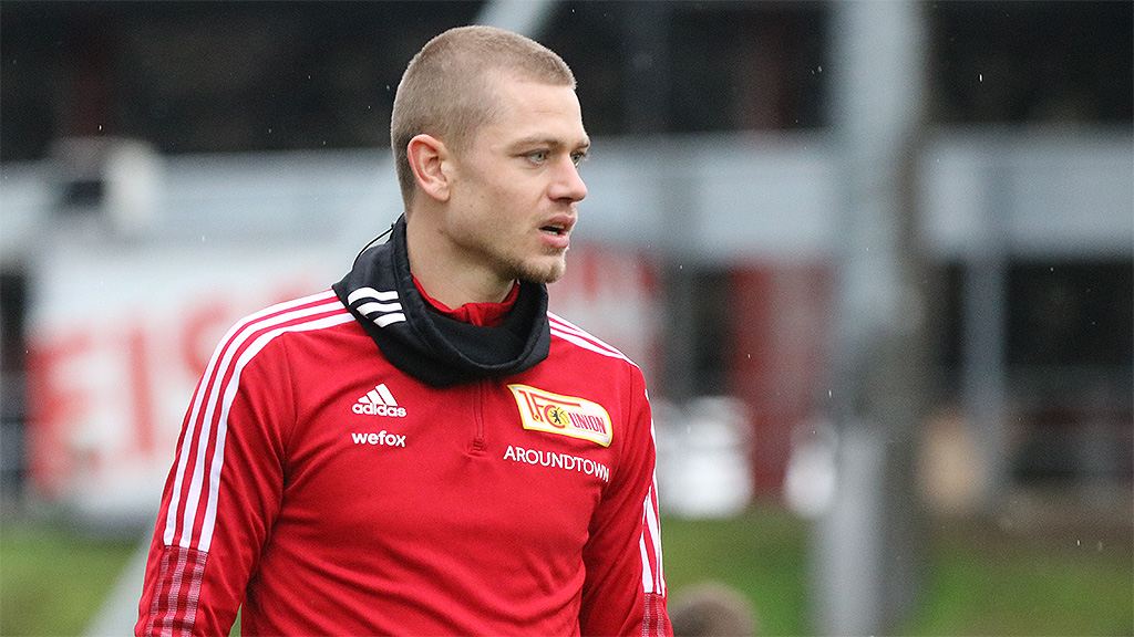 برشلونة يدرس التعاقد مع جوليان رايرسون لتعزيز الدفاع