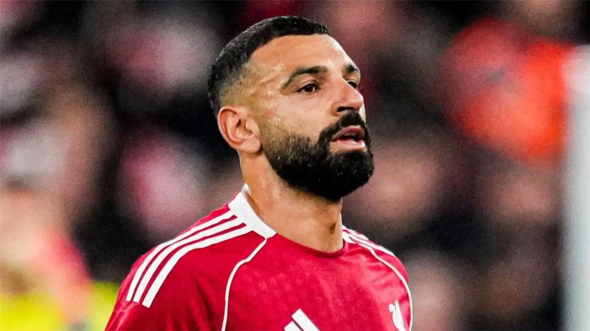 سلوت يثني على احترافية محمد صلاح قبل مواجهة ليفربول لسندرلاند