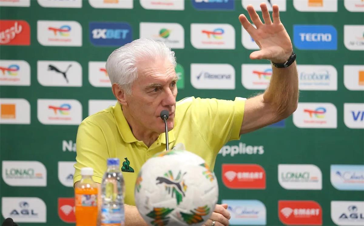 هوجو بروس ينتقد انتقال موبوكازي لأمريكا قبل أمم أفريقيا