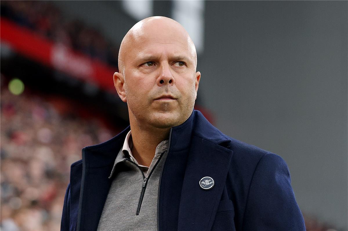 سلوت يعلن موعد مغادرة صلاح لمعسكر مصر ويشيد بمحترفي ليفربول قبل مواجهة سندرلاند