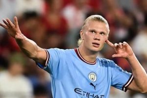 هالاند يواصل الهيمنة على البريميرليغ ويقترب من أرقام صلاح