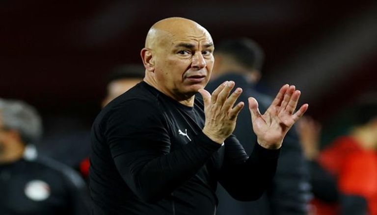 حب الجماهير المغربية لحسام حسن يبرز بعد تأهل مصر لربع نهائي أمم أفريقيا