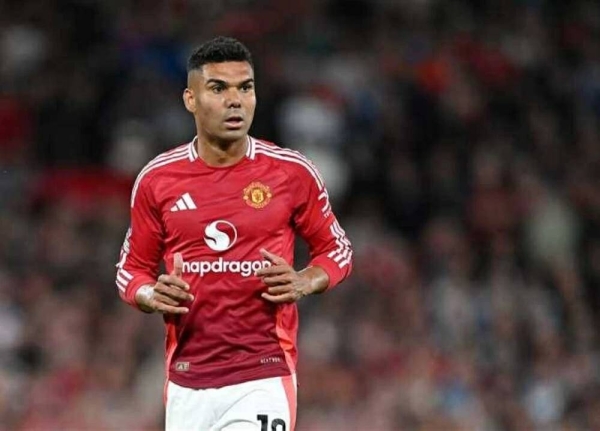 كاسيميرو يقترب من العودة للبرازيل وسط غموض مستقبله مع مانشستر يونايتد
