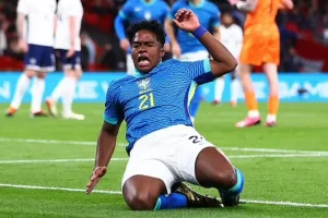 إندريك فيليبي يستعد لأول ظهور رسمي مع أولمبيك ليون ضد ليل