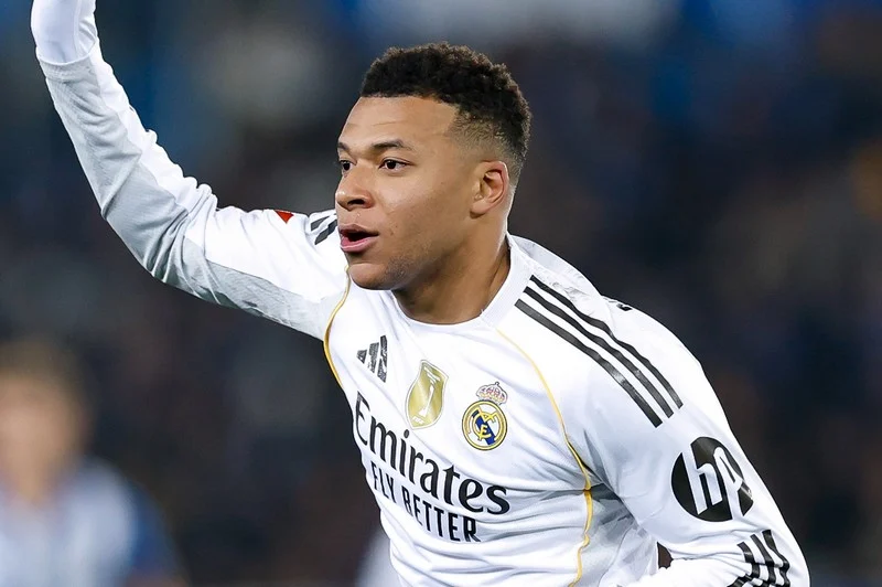 مبابي يقترب من العودة قبل كأس السوبر الإسباني بعد إصابة الركبة