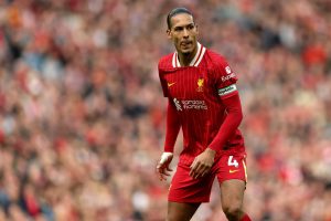 فان دايك يتمسك ببقاء محمد صلاح ويؤكد أهميته لليفربول