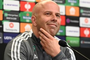 سلوت يعترض على التحكيم بعد خسارة ليفربول ويؤكد احقية صلاح بركلة جزاء