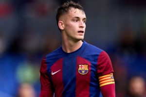 سبورت: مارك كاسادو متمسك بدوره في برشلونة تحت قيادة فليك رغم عروض يناير