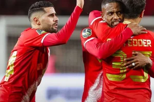 الوداد يخسر أمام مانييما ويحتفظ بصدارة مجموعته